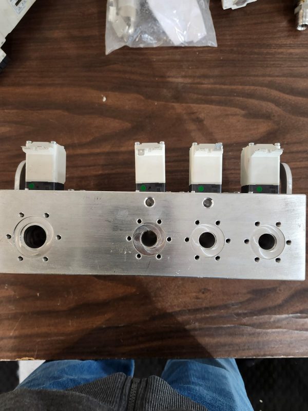 SMC PRESSURE APARATUS w/  VX2A4AY SOLENOID VALVE x 4 - Image 3