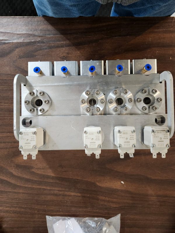 SMC PRESSURE APARATUS w/  VX2A4AY SOLENOID VALVE x 4