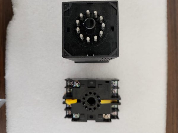 ORIENTAL VEXTA SG8030J STEPPER MOTOR CONTROLLER WITH OMRON P2CF-11