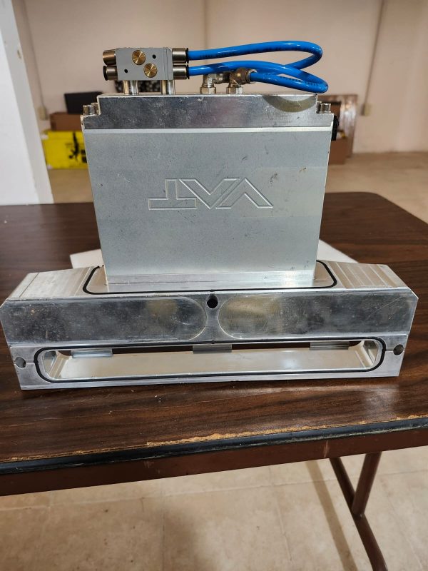 VAT 0340X-CA24-CQP1 Pneumatic Slit Valve