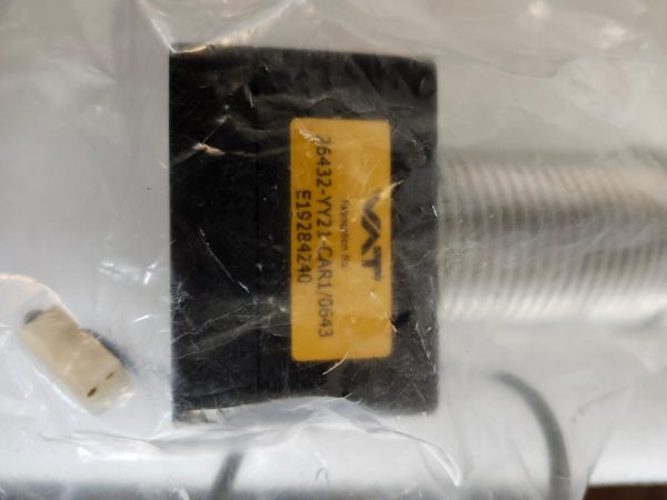 VAT 26432-YY21-CAR1 Pneumatic Valve - Image 3