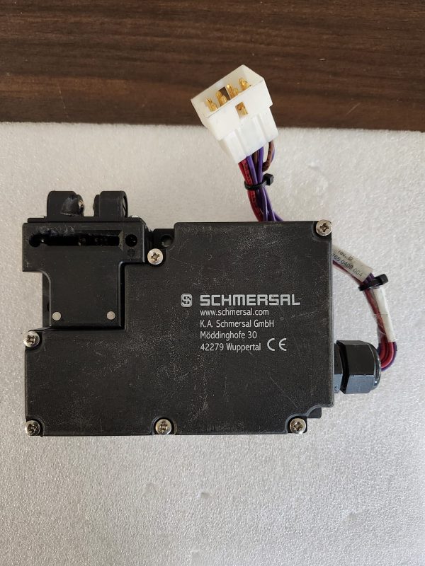 SCHMERSAL AZM 161SK-12/12RKA-024 SAFETY SWITCH