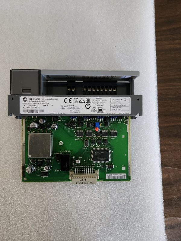 Allen Bradley 1746-N04I Ser. A Analog Output Module SLC 500 - Image 2