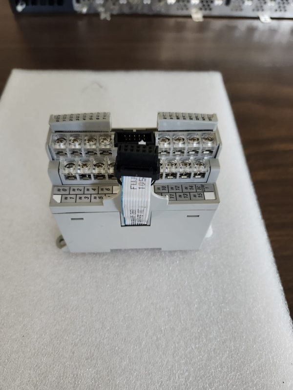 Allen Bradley 1762-IQ16 Ser A Rev B, 16 pt Sink/Source Input - Image 2