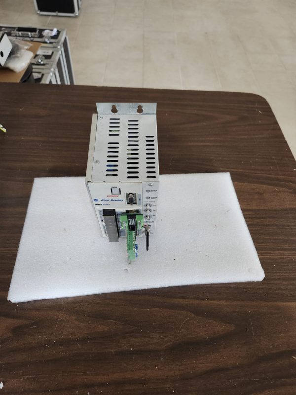 ALLEN BRADLEY ULTRA3000 2098-DSD-005-SE SERVO DRIVE - Image 2