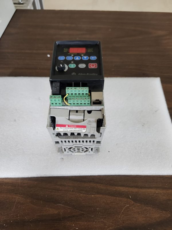ALLEN-BRADLEY 1.5KW/2.0HP POWERFLEX 4 AC DRIVE 22A-D4P0N104 - Image 2