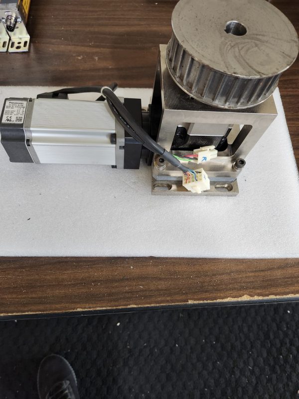 APEX DYNAMICS Right Angle Gearbox N01ABR060-82-P2/Panasonic AC Servo Motor MUMS042A1E0S - Image 2