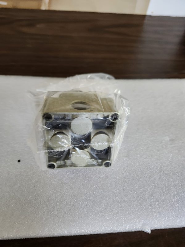 Rotary Lever Hand Valve, HV-04 1/2" PT Female 3 Position 4 Ways Air Flow Control - Image 2