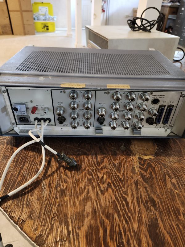RS VHF/UHF ACTIVE RECEIVING ANTENNA SYSTEM 560/5302/0001/89 - Image 2