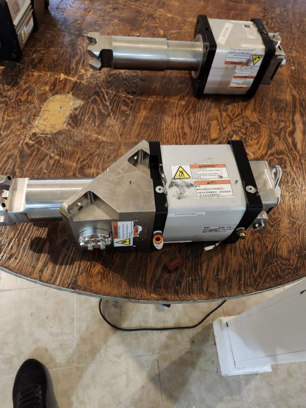 Applied Materials 0041-01106 REV 04 SLIT Valve w/Parker 0190-24755 REV.7