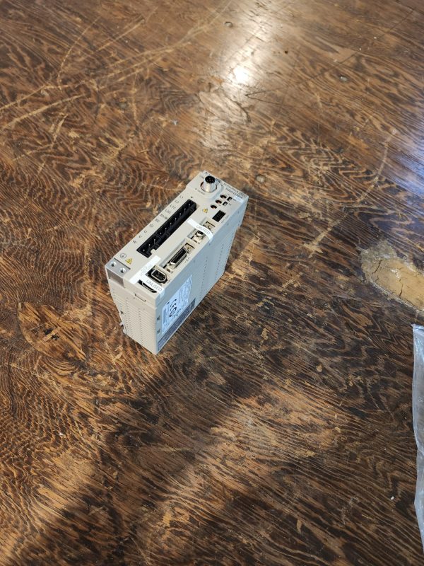 Yaskawa SGDS-01A31A Servo Drive SERVOPACK - Image 2