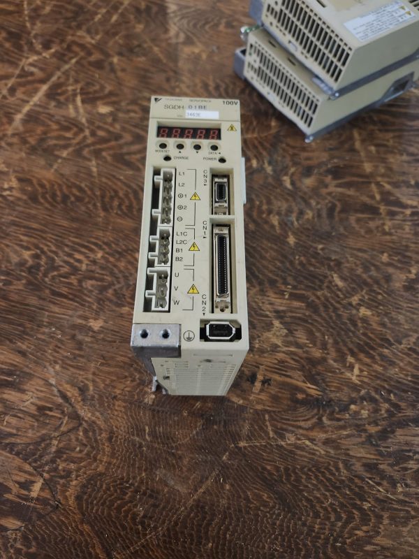 Yaskawa SGDH-01BE Servo Motor Drive 3PH 0-115V 0-300Hz - Image 2