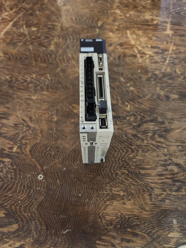 Yaskawa SGDV-R90A01A Servo Drive 3PH 0-230V 0-400Hz 0.91A 100W - Image 2