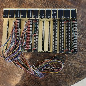 YAMATAKE HONEYWELL J-MBU01 UAC BASE UNIT 12 SLOT W/DIGITAL INPUT MODULES