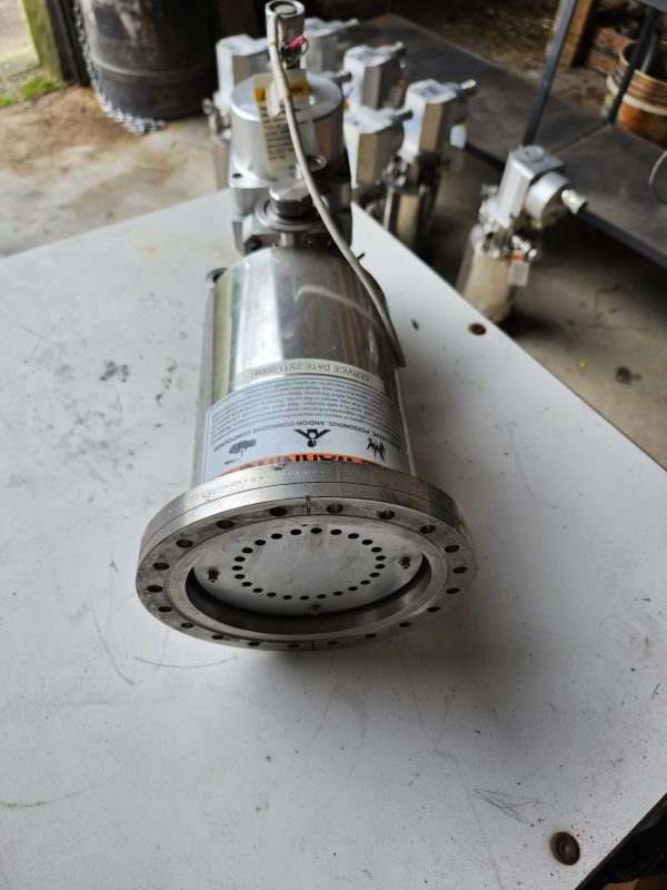 GENESIS TECHNOLOGIES TURBOMOLECULAR VACUUM PUMP 522-021 / S242-1011 - Image 4