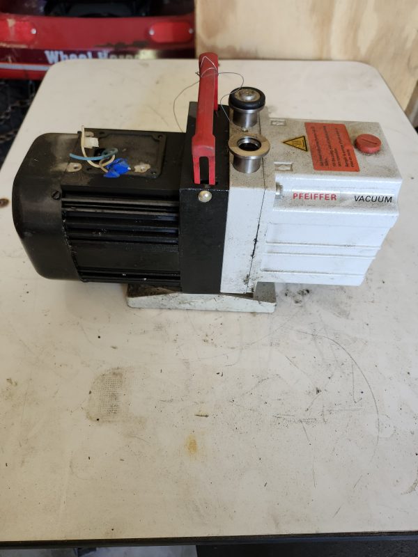 Pfeiffer Vacuum DUO 2.5 PK D41 712 C Vacuum Pump