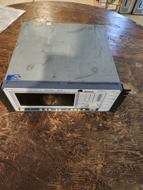 Rohde & Schwarz SMIQ 03B 1125.5555.03 Signal Generator 300kHz 3.3GHz - Image 2