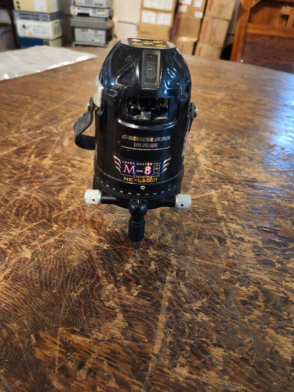 Laser Master Pro Auto Leveling Line Laser M-8