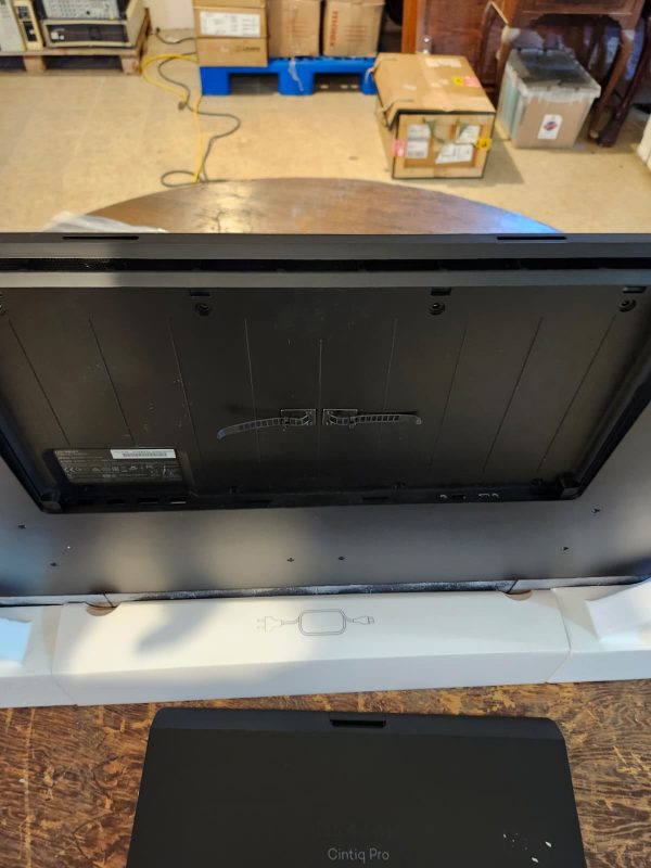 Wacom Cintiq Pro 32 LCD Tablet DTH-3220/K1-C - Image 3