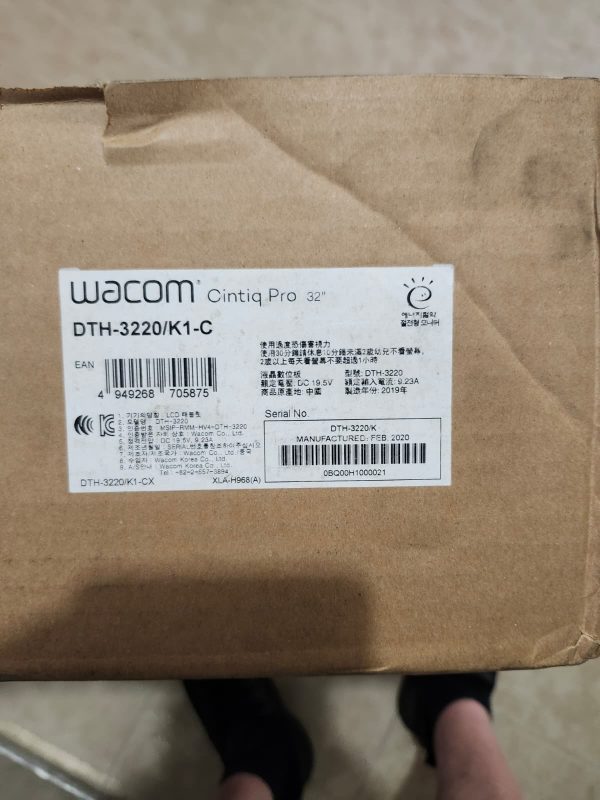 Wacom Cintiq Pro 32 LCD Tablet DTH-3220/K1-C - Image 5