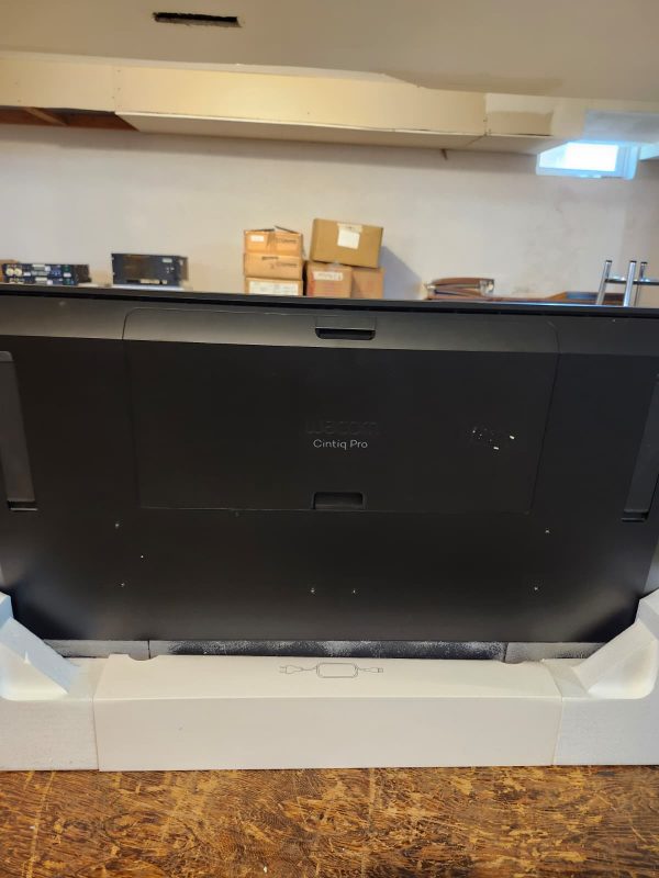 Wacom Cintiq Pro 32 LCD Tablet DTH-3220/K1-C - Image 2