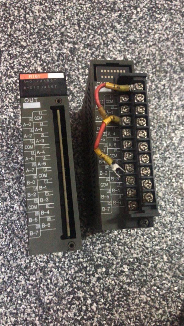 Idec PF3S-R161 Relay Output Module