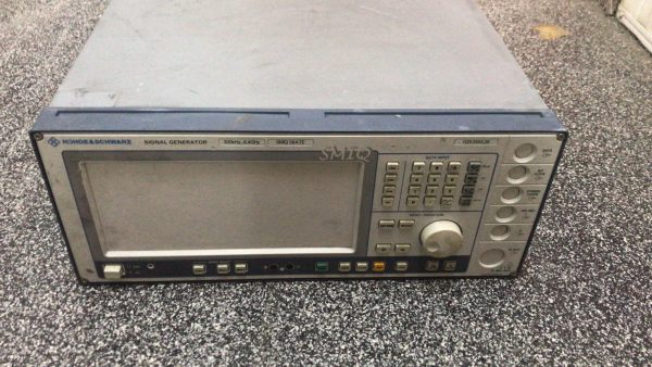 Rohde & Schwarz SMIQ 06A TE 1125.5555.26 300kHz-6.4GHz Signal Generator - Image 2