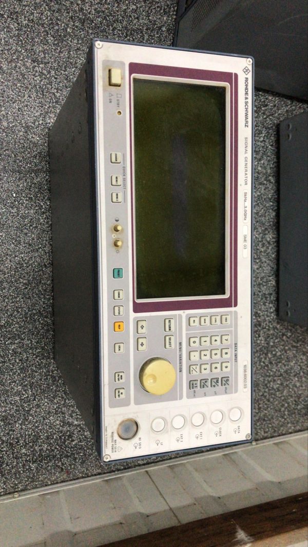 Rohde & Schwarz SME 03 1038.6002.03 5kHz-3.0GHz Signal Generator