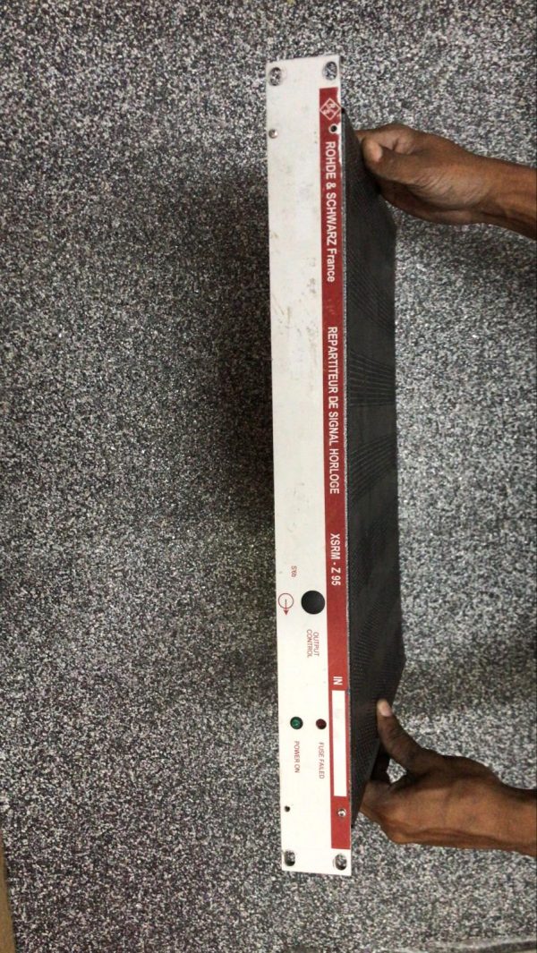 ROHDE & SCHWARZ XSRM-Z 95 CLOCK SIGNSL SPLITTER