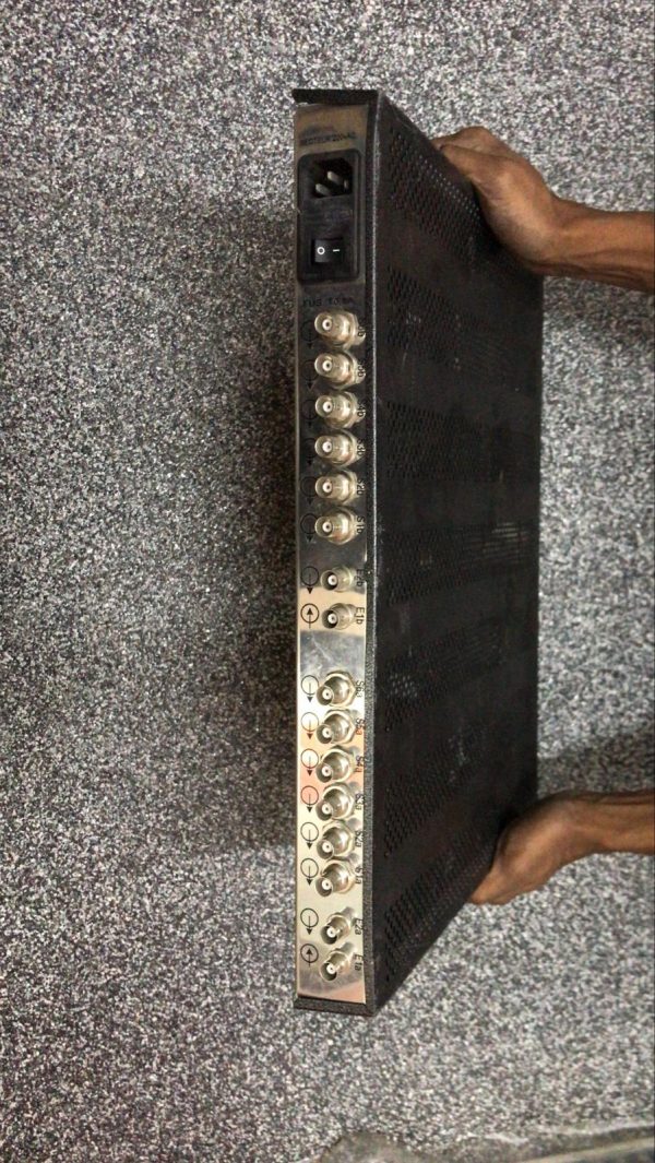 ROHDE & SCHWARZ XSRM-Z 95 CLOCK SIGNSL SPLITTER - Image 2