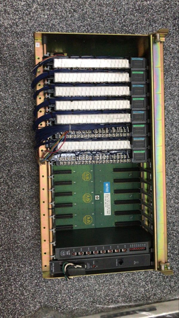 ALLEN BRADLEY 16 SLOT I/O CHASSiS 1771-A4B PART NO. 96814806 B01 SERIES B