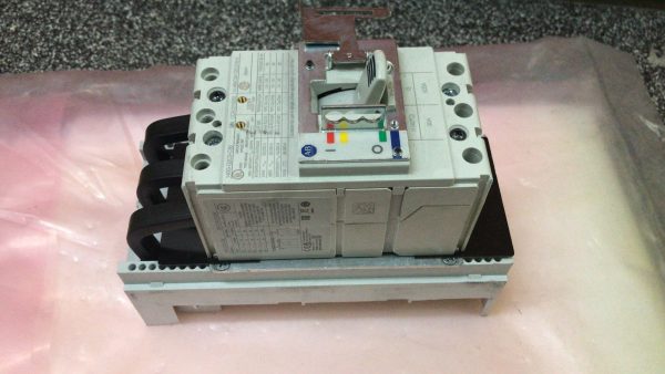 Allen-Bradley  140G-G2C3-C30 3-Pole Molded Case Circuit Breaker