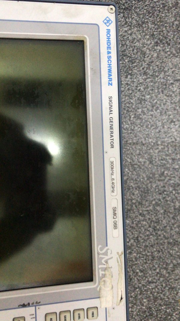Rohde & Schwarz SMQ 06B Signal Generator 300 KHz to 6.4 GHz 1125.5555.06 - Image 3