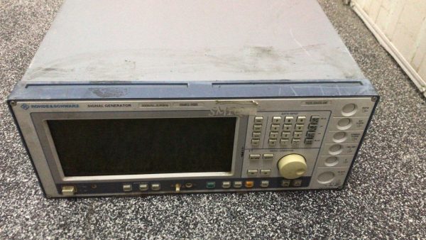 Rohde & Schwarz SMQ 06B Signal Generator 300 KHz to 6.4 GHz 1125.5555.06 - Image 2