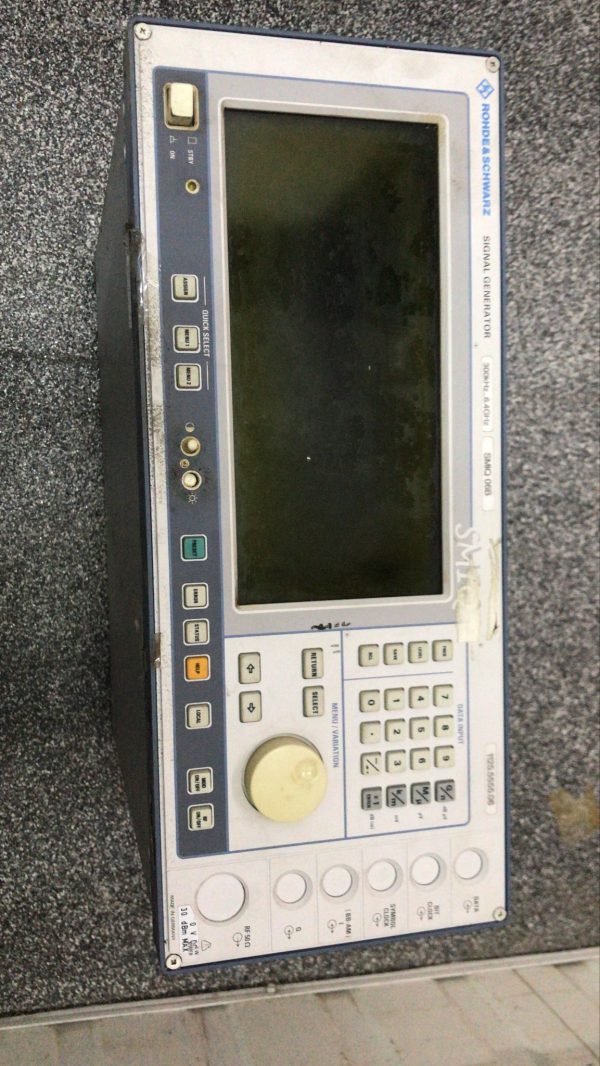 Rohde & Schwarz SMQ 06B Signal Generator 300 KHz to 6.4 GHz 1125.5555.06